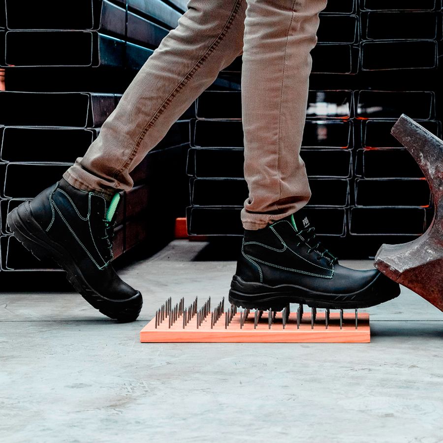 COMPOSITE BOOT LOGAN BLACK