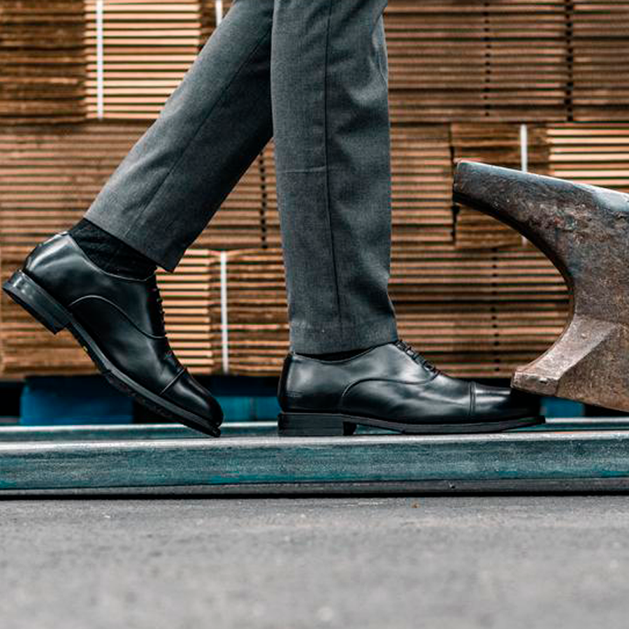 Shops dress safety shoes