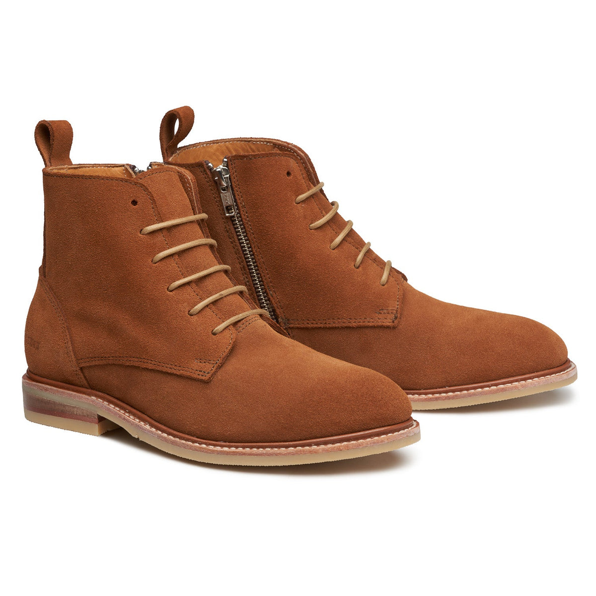 The Elise boot is meticulously designed to fulfill most women's taste in fashion and shoe safety regulations.