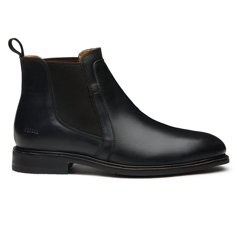 Good-looking Chelsea boot designed for all-access. Versatility ready to take you from the industrial site to the greatest landscape with safety and comfort. hand-finished full-grain leather, steel toe cap, Goodyear welt construction and puncture resistant outsoles.